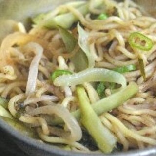 ピリカラ　きゅうりと青唐辛子の焼きそば